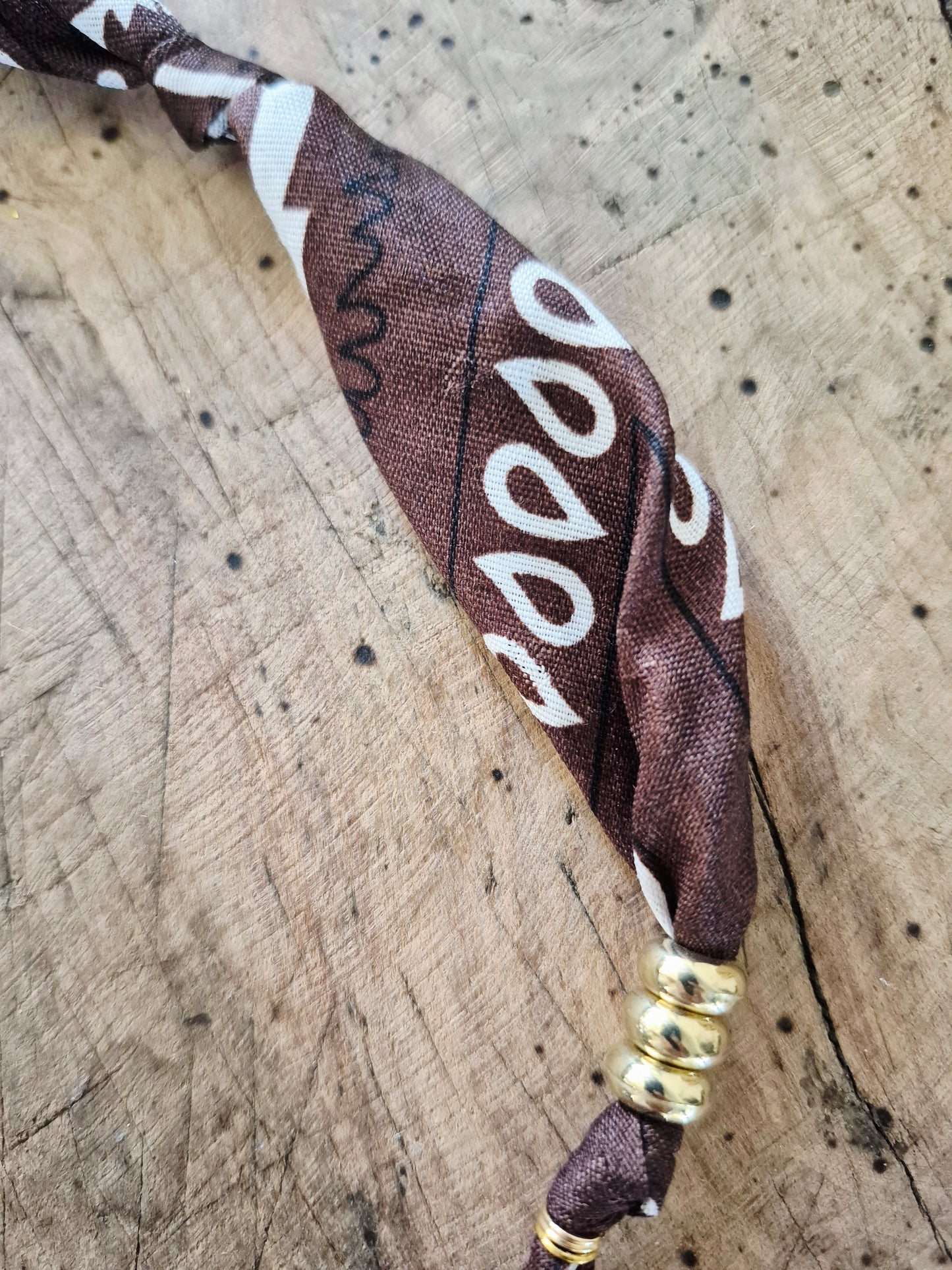 Collier bandana marron charm cœur doré "Wild & Free"