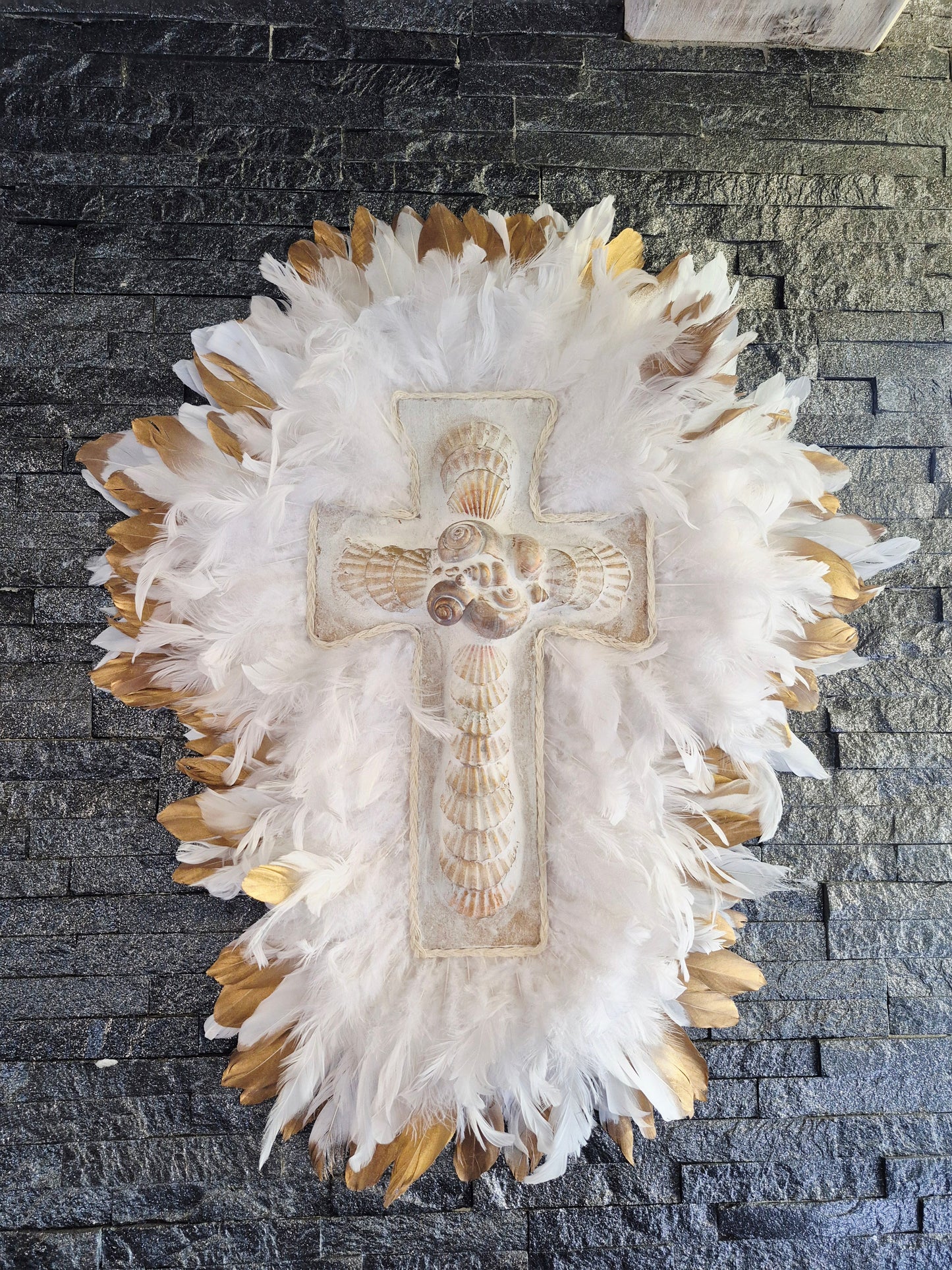 Décoration murale Grande Croix Balinaise blanc et doré 65x55cm
