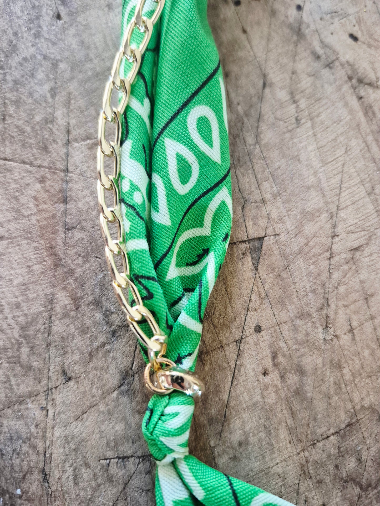 Collier bandana vert charms "Wild & Free"